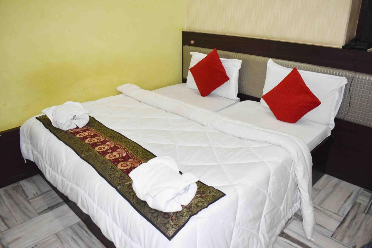 Hotel Mrk Varanasi Bagian luar foto