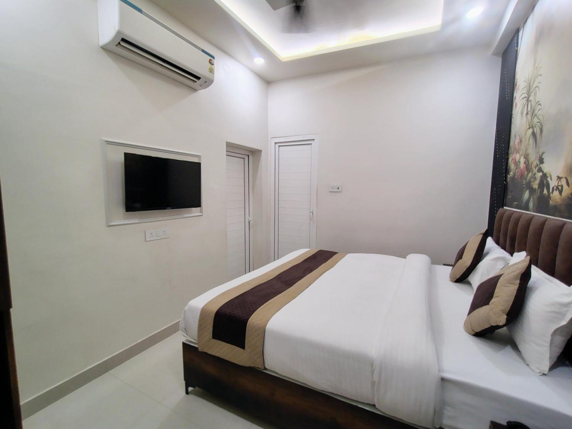 Hotel Mrk Varanasi Bagian luar foto