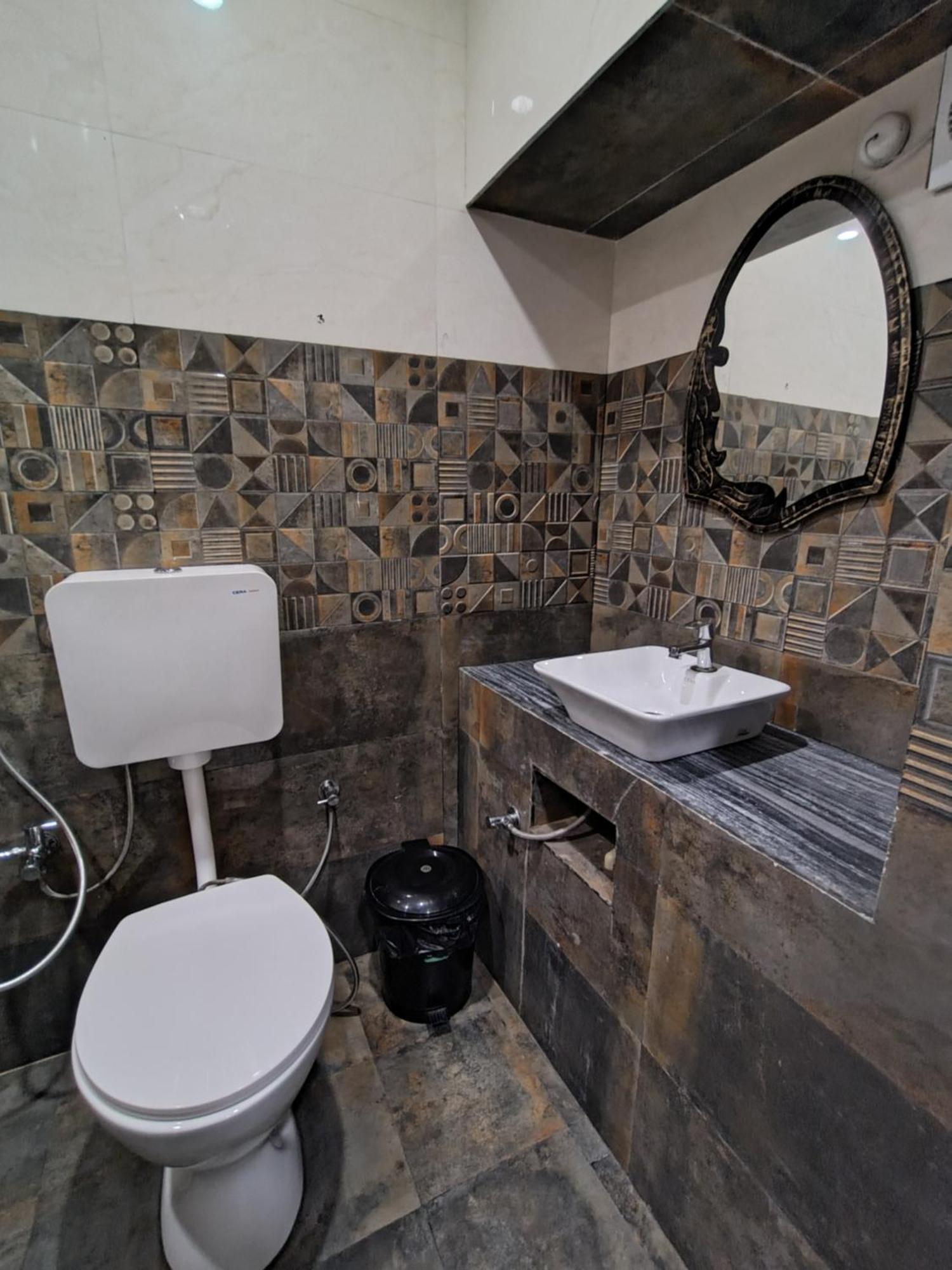Hotel Mrk Varanasi Bagian luar foto